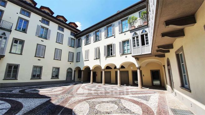 Ufficio in commerciale in Via Broseta 27