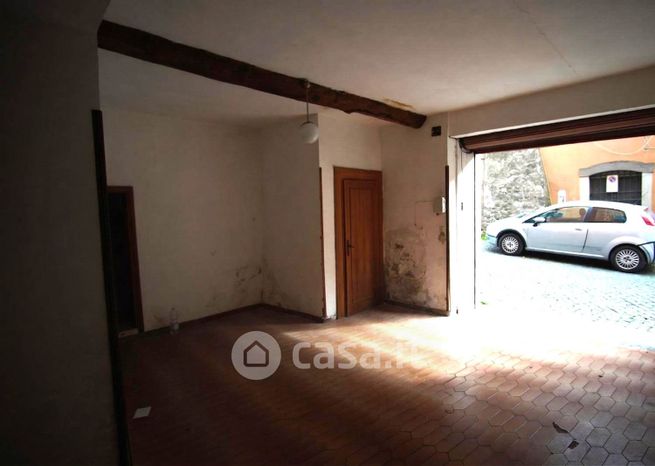 Box/posto auto in residenziale in Via Teatro Nuovo