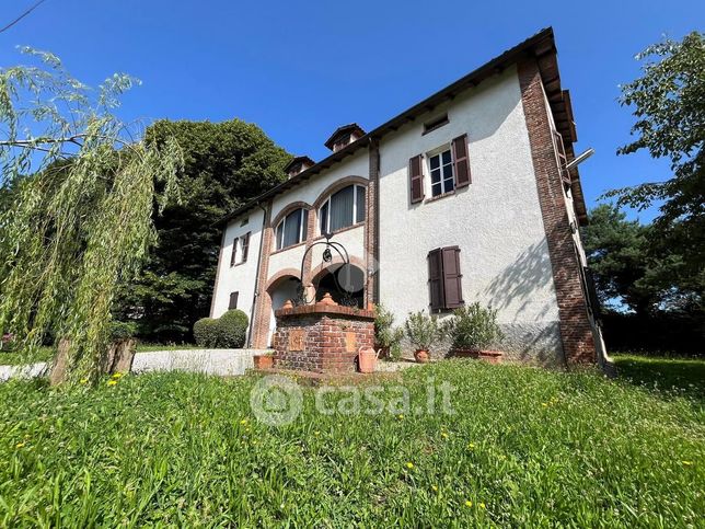 Casa indipendente in residenziale in Via Principale 30