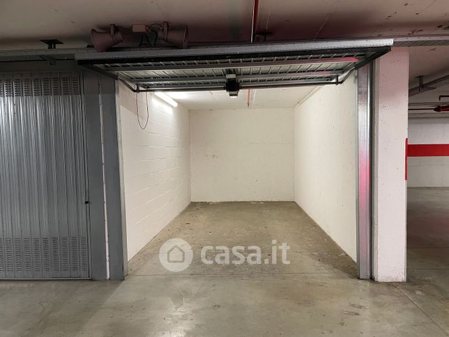 Garage/posto auto in residenziale in Via Francesco Daverio 7