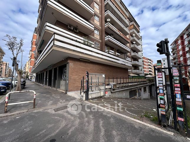 Box/posto auto in residenziale in Largo Giulio Capitolino 18