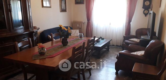 Casa indipendente in residenziale in Via Montalese