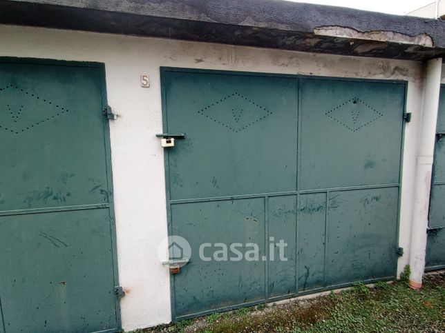 Garage/posto auto in residenziale in Via Monviso 29