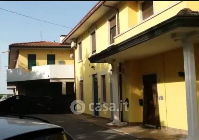 Box/posto auto in residenziale in Via Sabbioni