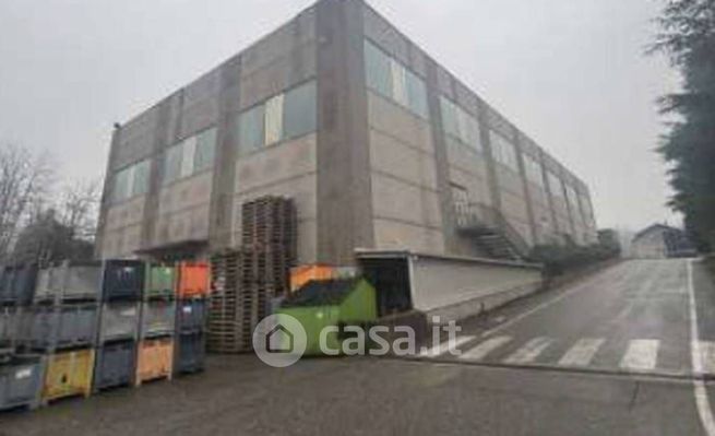 Capannone in commerciale in Via Alioli e Sassi