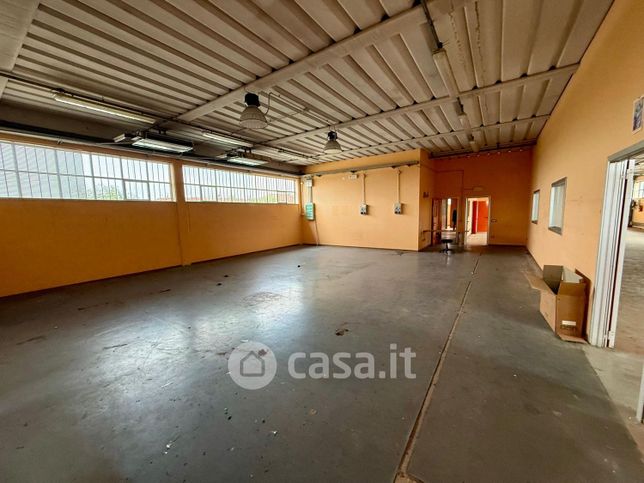 Capannone in commerciale in Via Asciutti