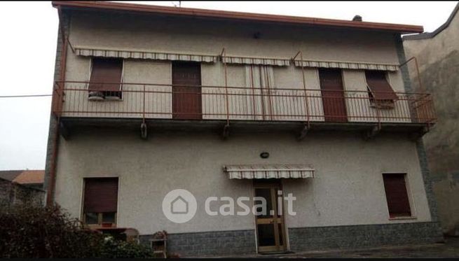 Casa indipendente in residenziale in Via del Ponte 6