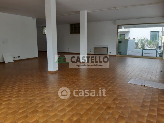 Ufficio in commerciale in Via San Pio X'
