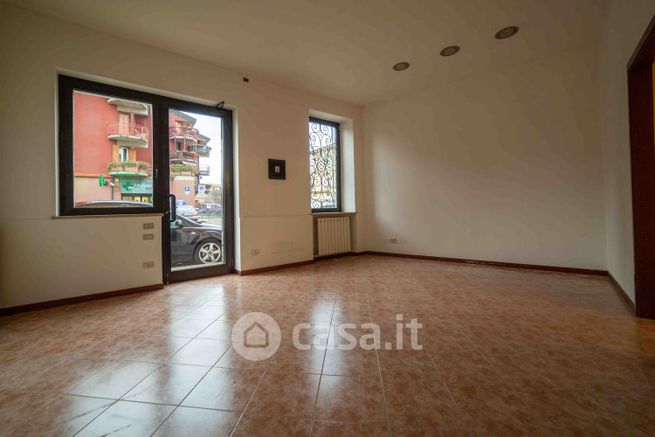 Ufficio in commerciale in Via Scuderlando