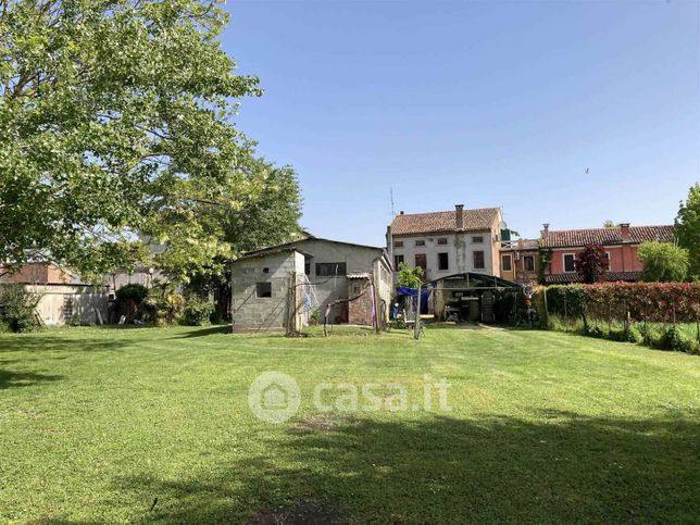 Casa bi/trifamiliare in residenziale in Via Giuseppe Mazzini 84