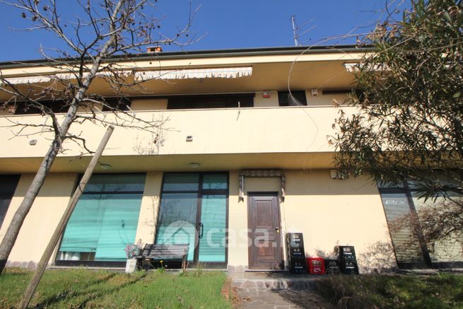 Capannone in commerciale in Via Giovanni Cimabue