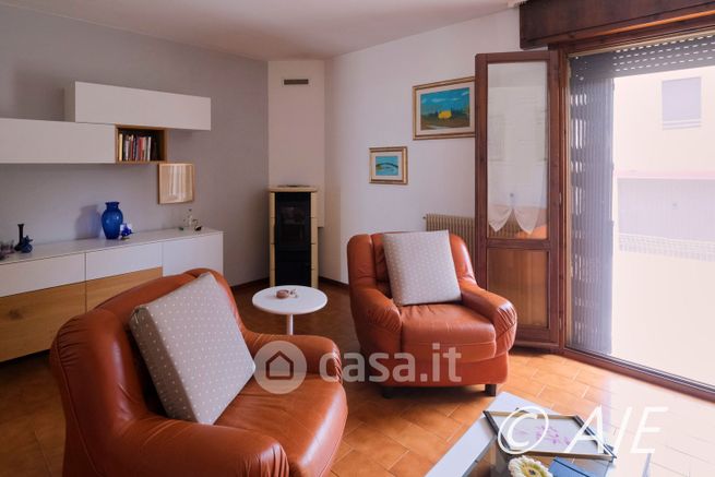Villetta a schiera in residenziale in Via Quasimodo Salvatore 15