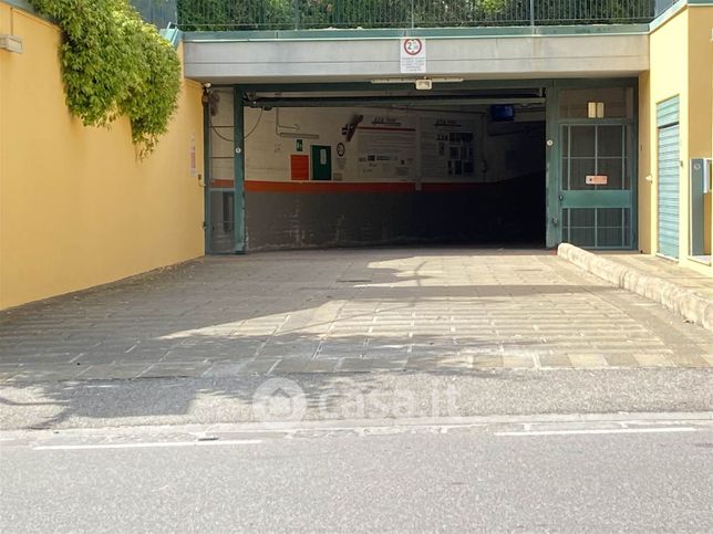 Garage/posto auto in residenziale in Via del Gelsomino