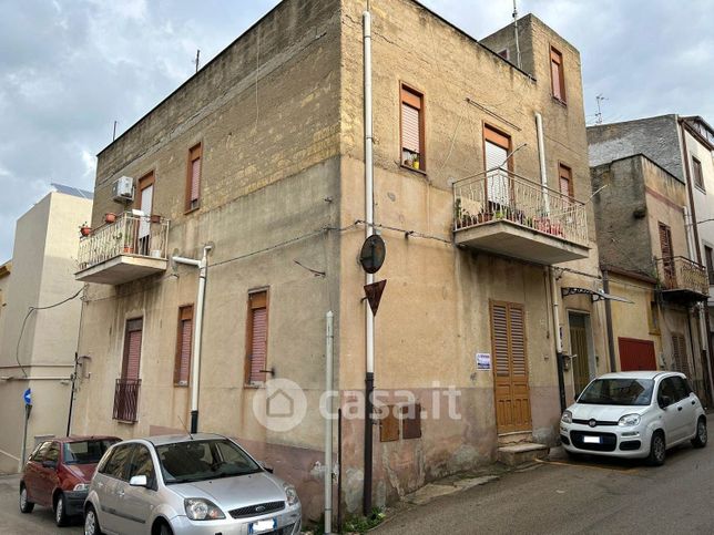 Casa indipendente in residenziale in Via Chiaramonte 3