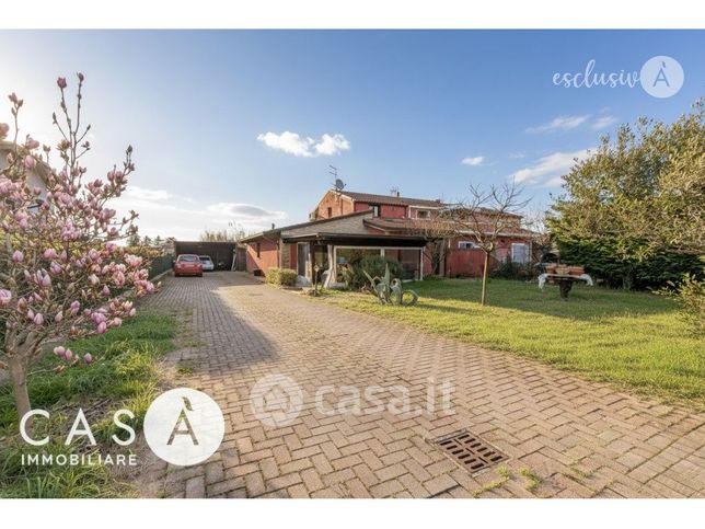 Casa bi/trifamiliare in residenziale in Via Montaletto 249