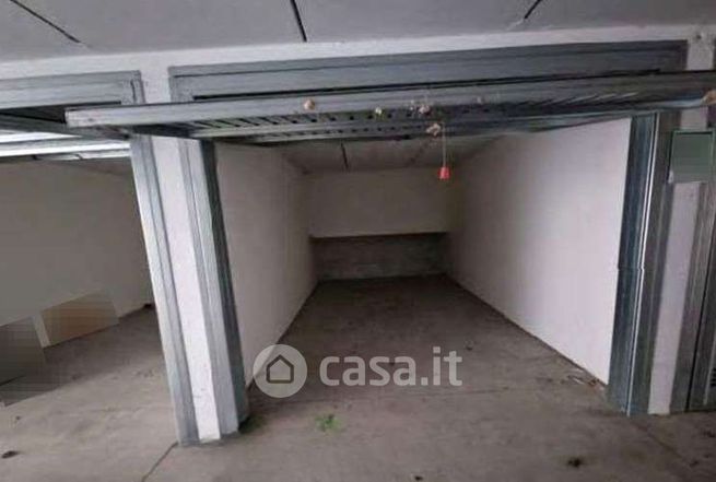 Box/posto auto in residenziale in Via Pietro Tacchini