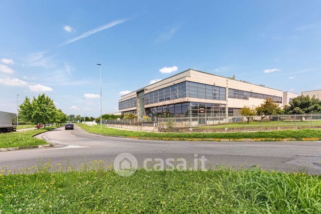 Capannone in commerciale in Via Raffaello Sanzio