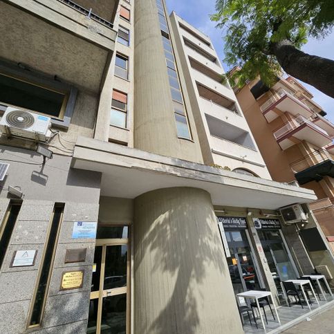 Ufficio in commerciale in Via Montepellegrino 135