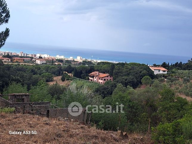 Terreno agricolo in commerciale in
