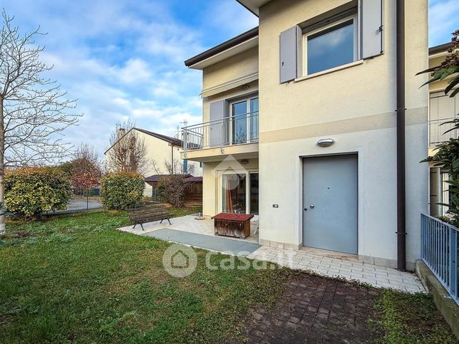 Casa bi/trifamiliare in residenziale in Via G. Mazzini 10