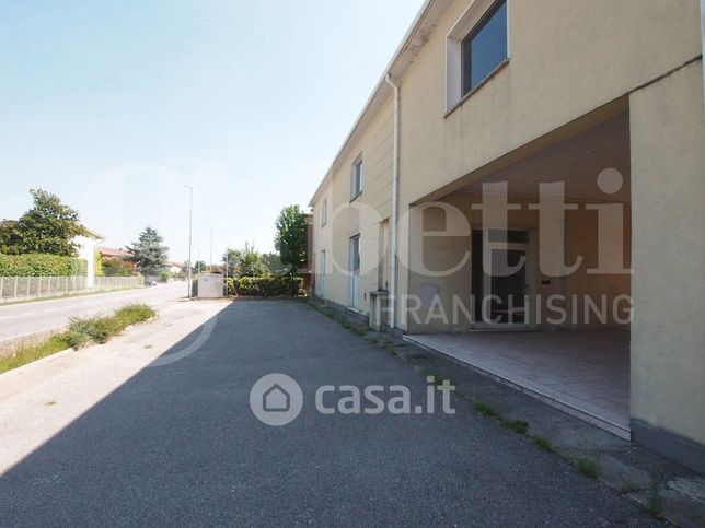 Capannone in commerciale in Via Villafontana 191