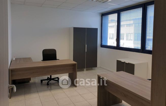 Ufficio in commerciale in Viale della Navigazione Interna 51