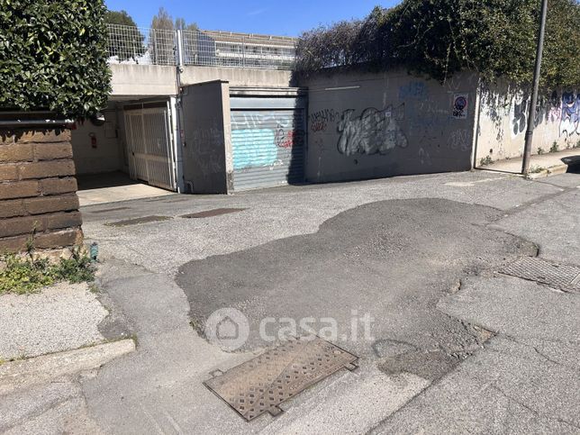 Box/posto auto in residenziale in Via dell'Olmata