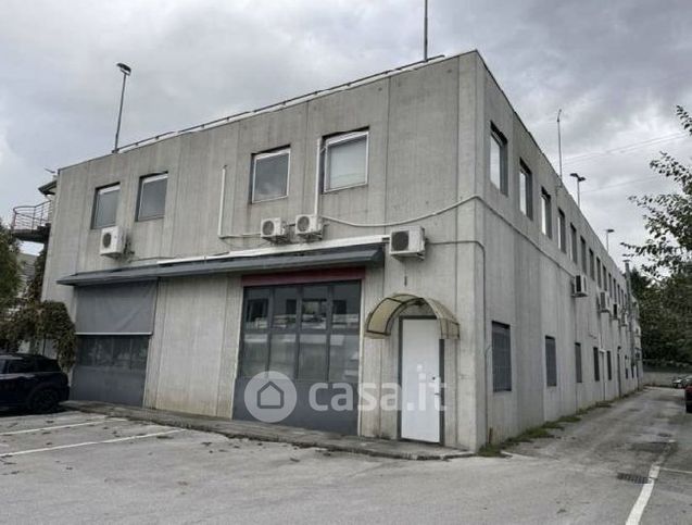 Ufficio in commerciale in Viale della Navigazione Interna 82