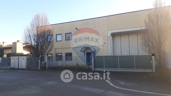 Capannone in commerciale in Via Redipuglia 140