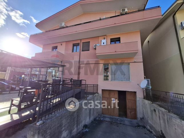 Box/posto auto in residenziale in Viale Pietro Nenni 42