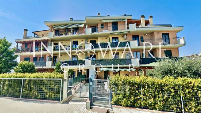 Appartamento in residenziale in Via Esino 83