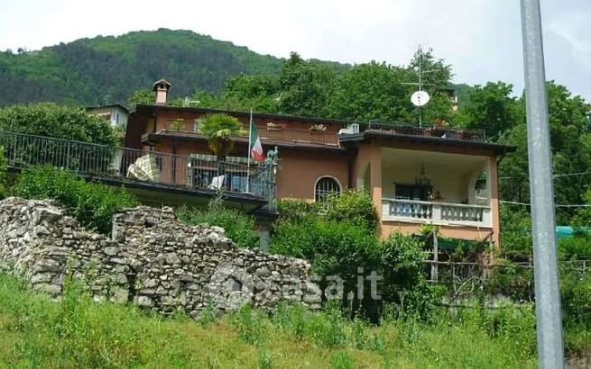 Casa bi/trifamiliare in residenziale in Via A. Manzoni 18