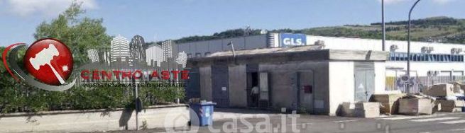 Capannone in commerciale in Via Macchia San Luca