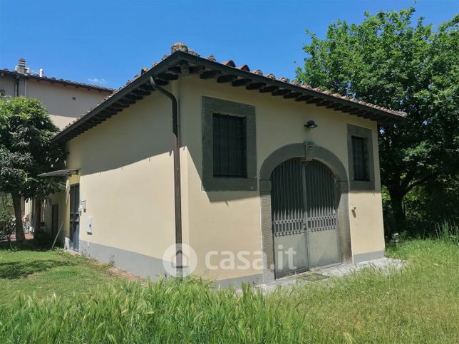 Capannone in commerciale in 