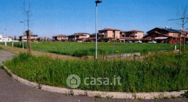 Terreno agricolo in commerciale in Via Luigi Tenco