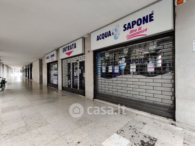 Negozio/locale commerciale in commerciale in Viale Ungheria 133