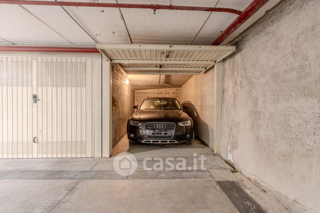 Box/posto auto in residenziale in Via Privata Procopio 1