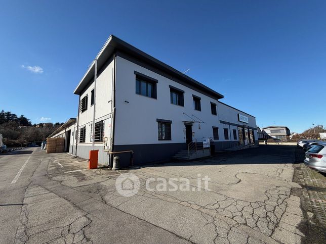 Capannone in commerciale in Via Statale