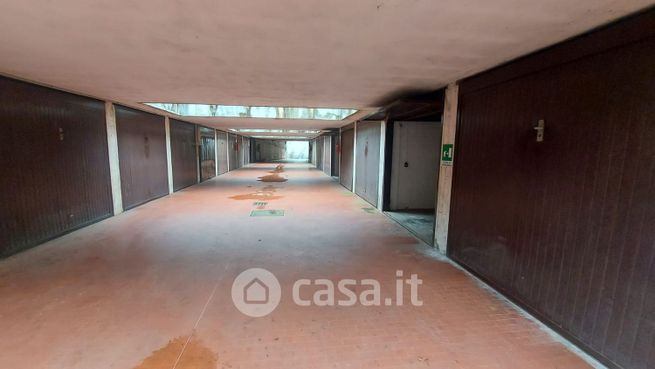 Box/posto auto in residenziale in Strada Favia 41