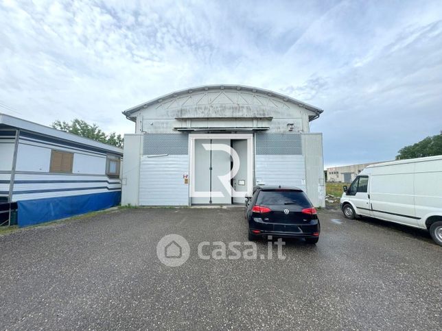 Capannone in commerciale in Via Fonde 85