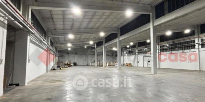 Capannone in commerciale in Via Asi Consortile