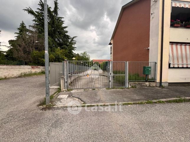 Garage/posto auto in residenziale in Via Vittorio Alfieri 38