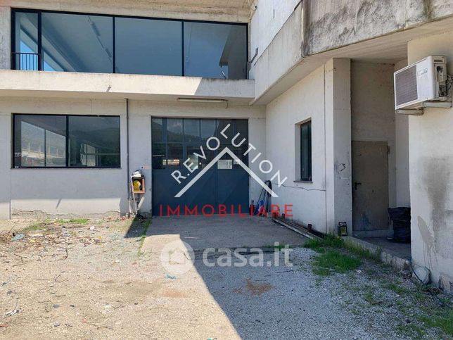 Capannone in commerciale in Via 1? Maggio