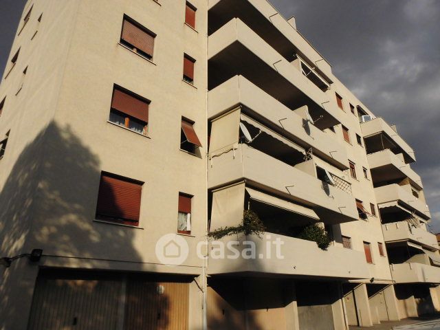 Box/posto auto in residenziale in Viale Filippo Turati 47