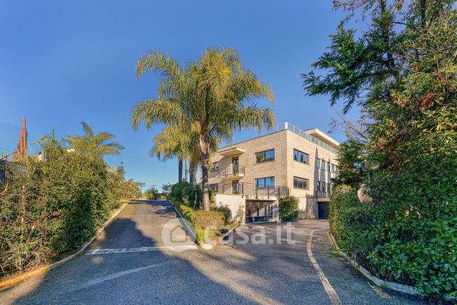 Ufficio in commerciale in Viale Castello della Magliana