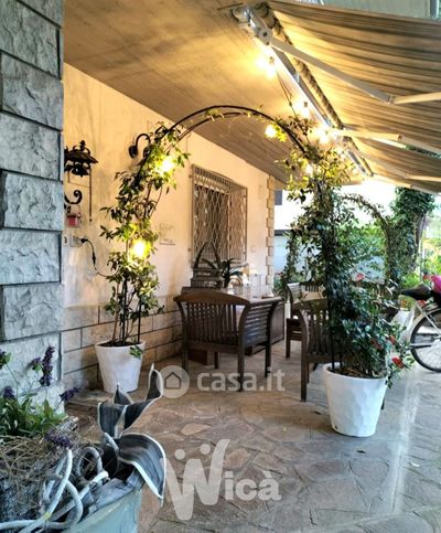 Casa indipendente in residenziale in 