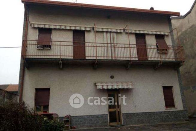 Casa bi/trifamiliare in residenziale in Via del Ponte 6
