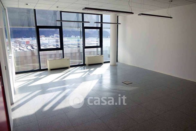 Ufficio in commerciale in