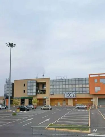 Ufficio in commerciale in Via Alcide De Gasperi