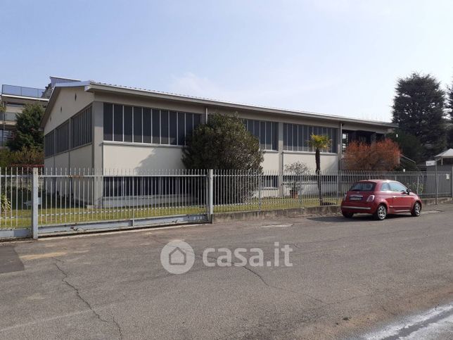 Capannone in commerciale in Via Maloja